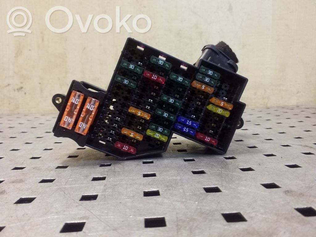 Volkswagen Touareg II Fuse module 