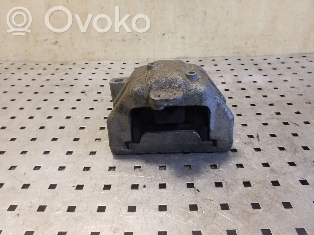 Volkswagen Golf IV Engine mount bracket 