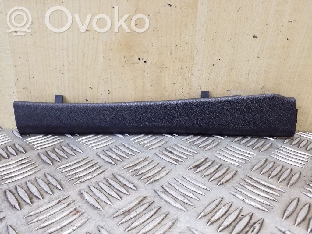 Panel trim   1Q0868237