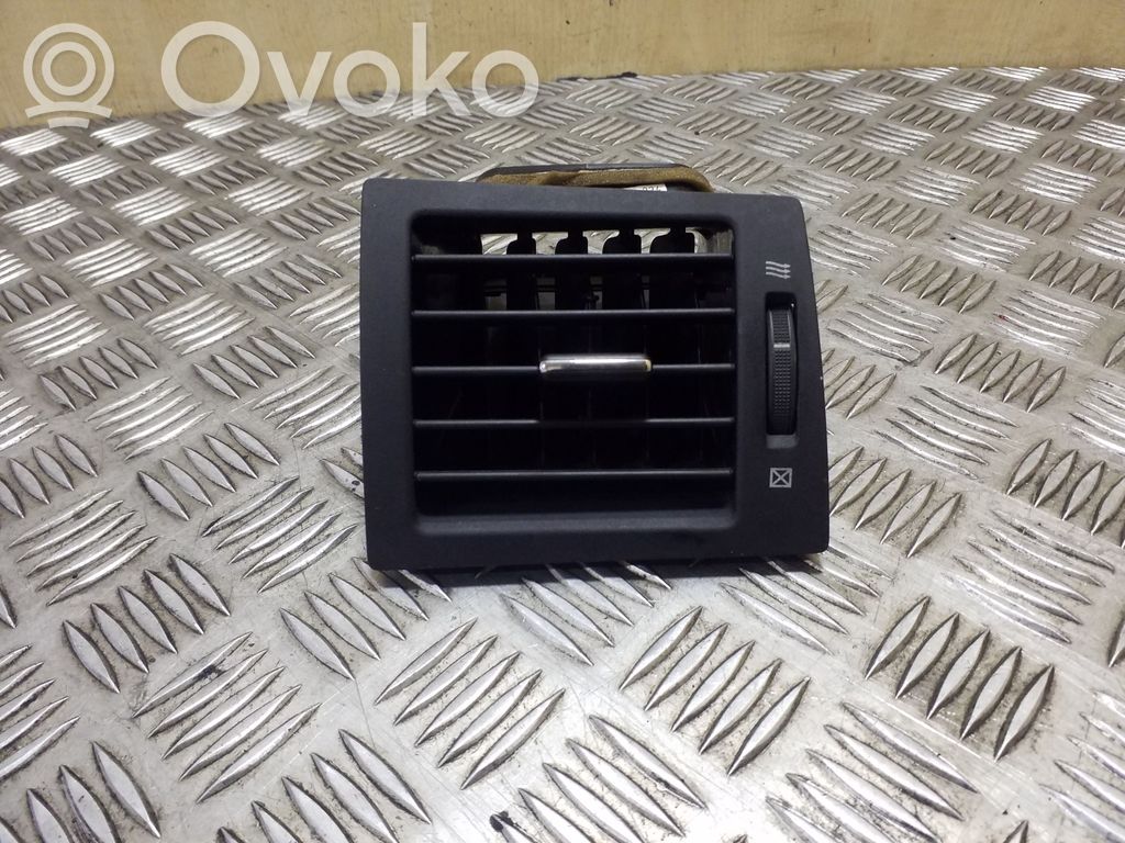 Toyota Avensis T270 Copertura griglia di ventilazione laterale cruscotto 