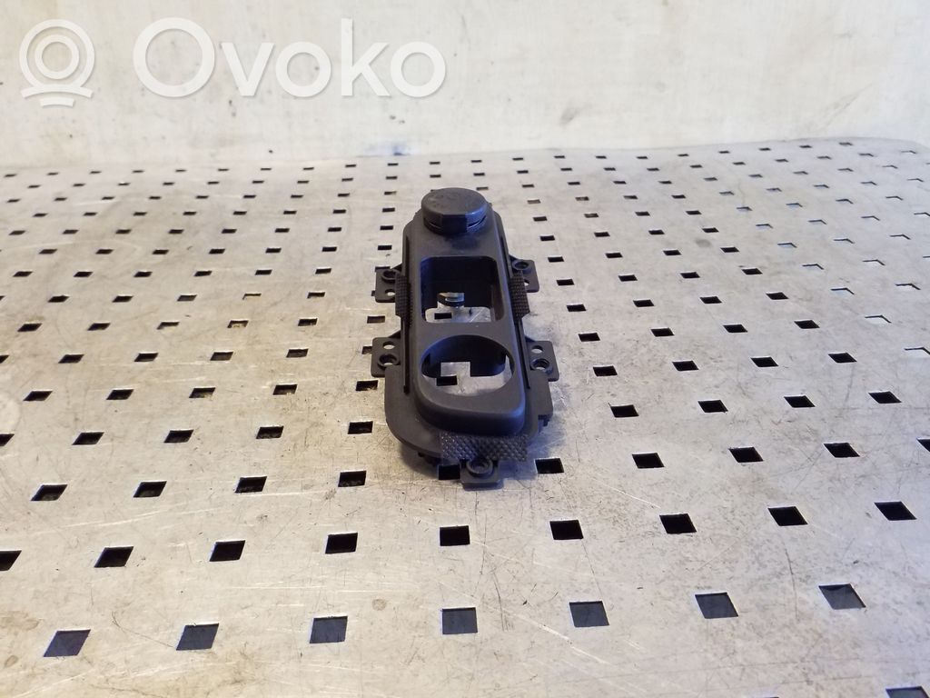 KIA Sportage Presa 12V (anteriore)