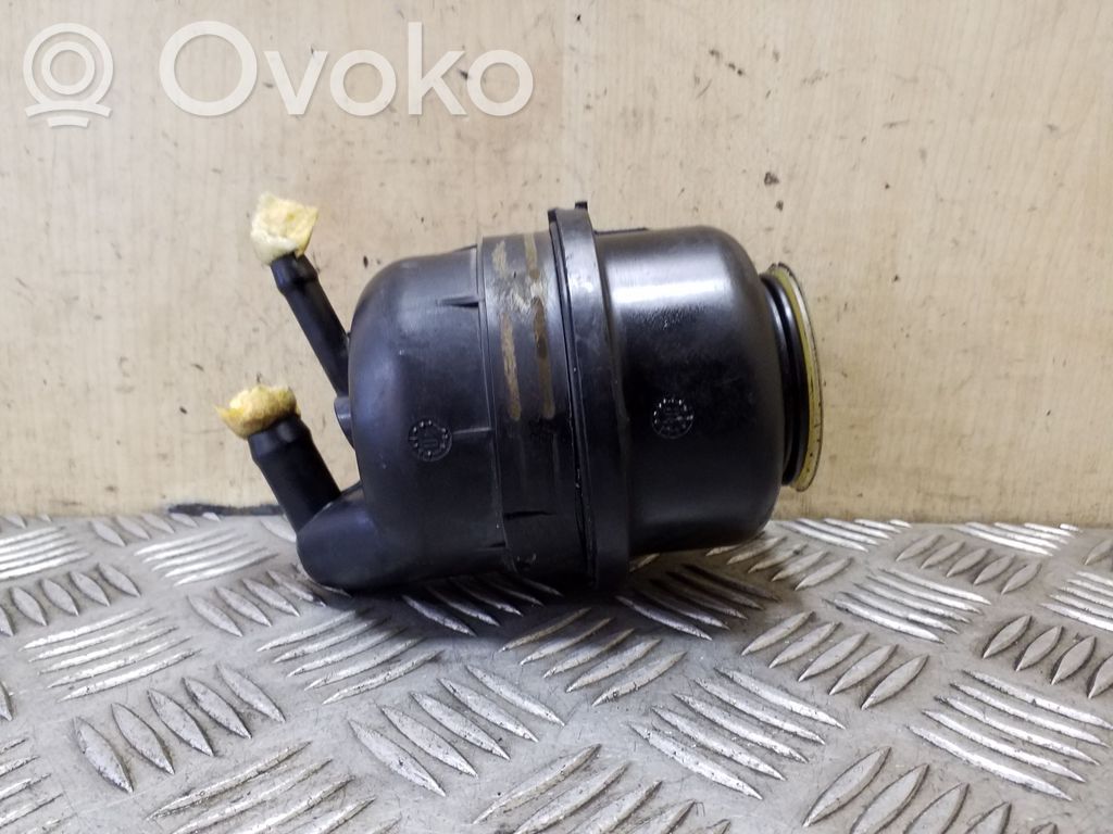 Ohjaustehostimen nestesäiliö   4F0422373A