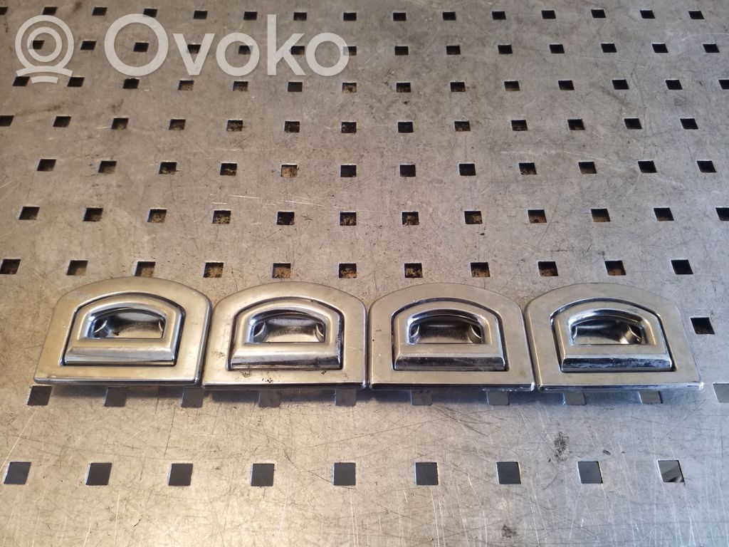 Volkswagen PASSAT B7 Fissaggio gancio/anello