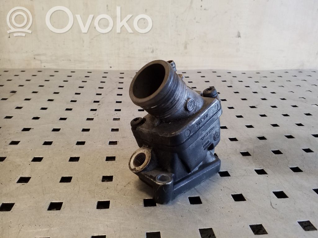 Volvo XC90 Carcasa del termostato 