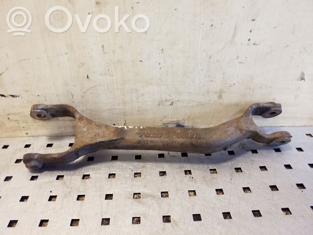 Brazo de suspensión trasero   8630783