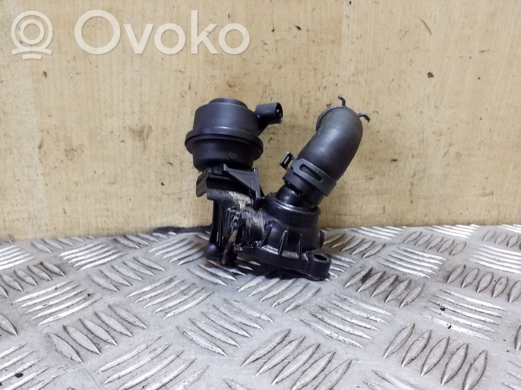 Audi A8 S8 D4 4H Engine coolant pipe/hose 