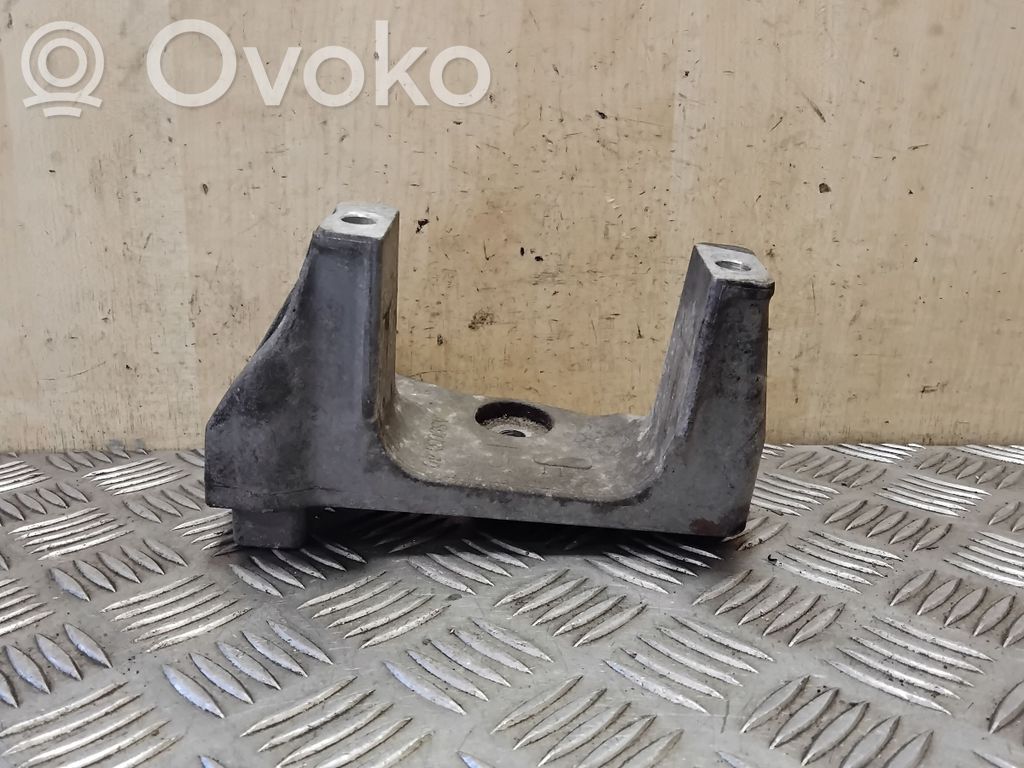 Peugeot 508 Gearbox mounting bracket 
