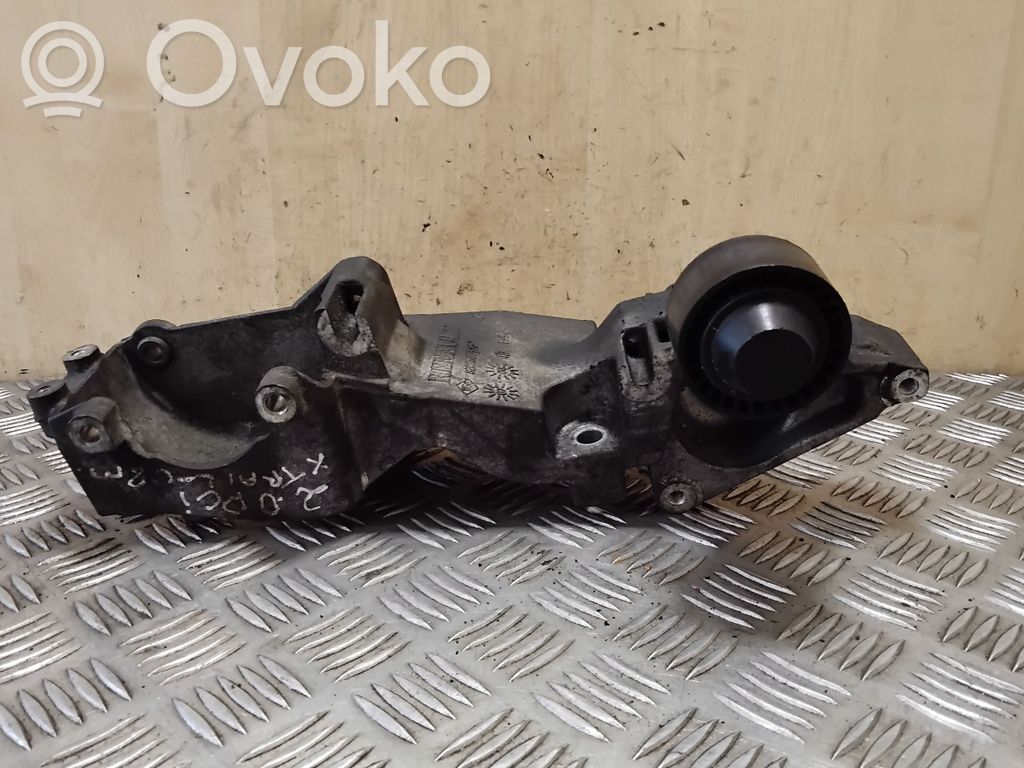 Nissan X-Trail T31 Mocowanie alternatora 
