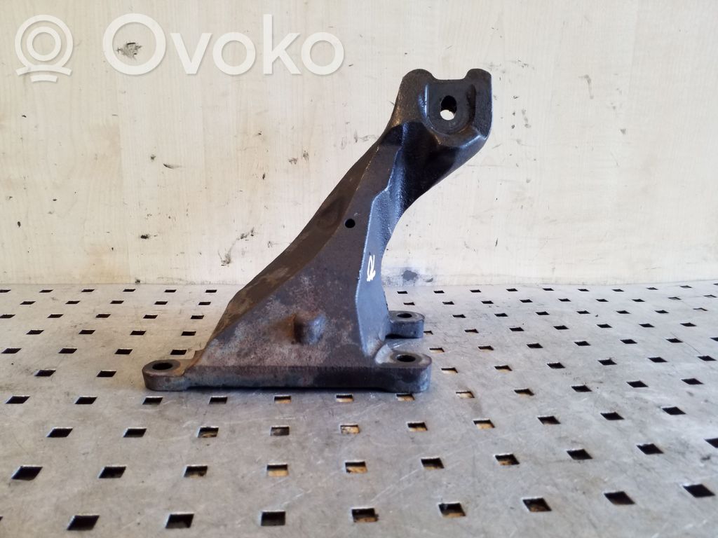 BMW X5 E53 Engine mounting bracket 