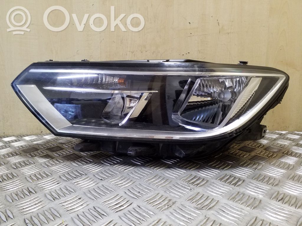 Volkswagen PASSAT B8 Lampa przednia