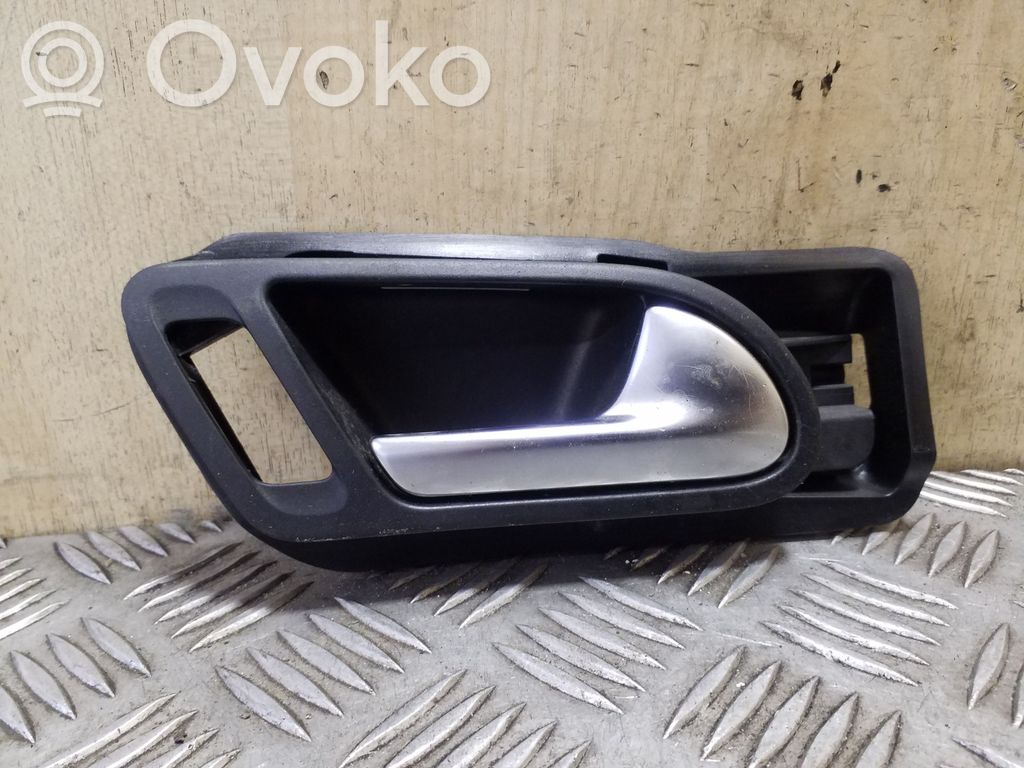 Volkswagen Tiguan Manecilla interna puerta delantera