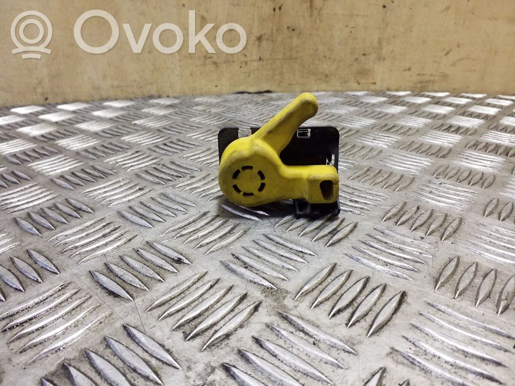 Ford Focus Dzinēja pārsega attaisīšanas rokturītis 