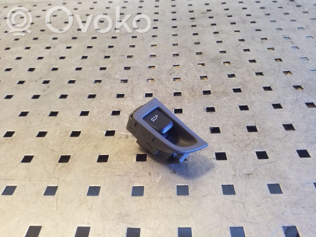 Tailgate opening switch   8K0959831