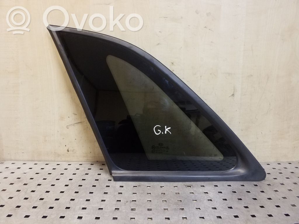 KIA Sorento Vidrio lateral trasero 