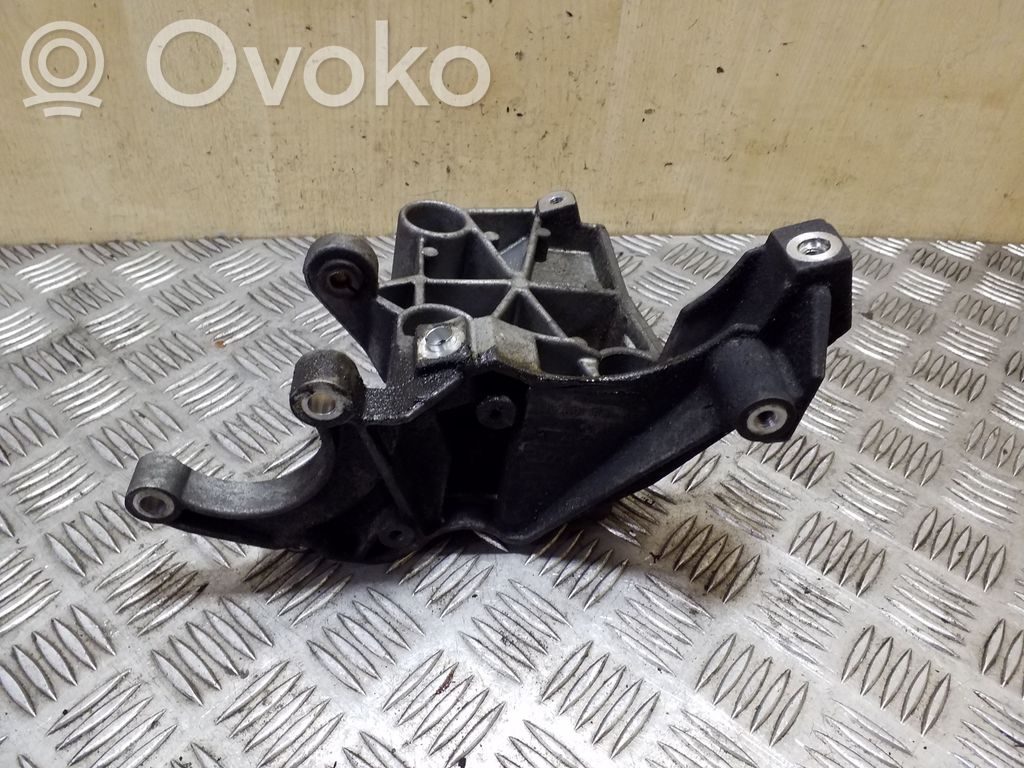 Audi Q5 SQ5 8R Power steering pump mounting bracket 