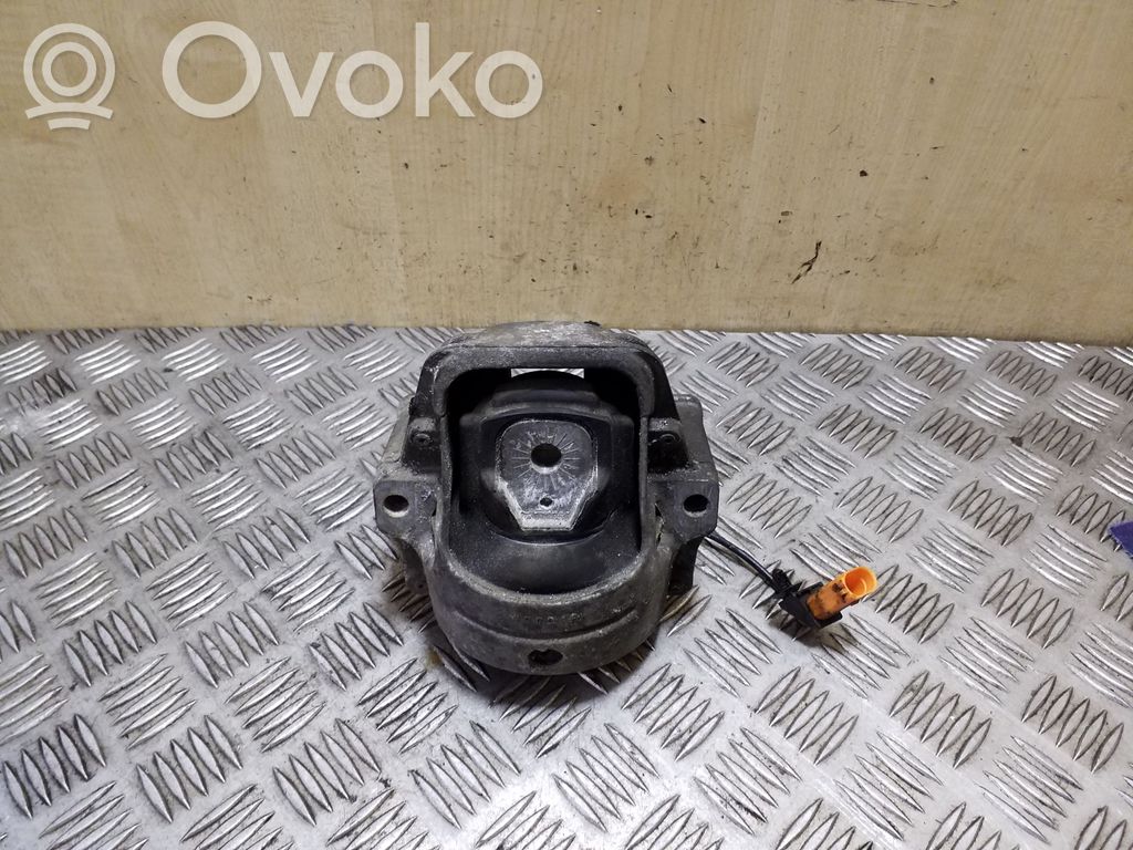 Audi A4 S4 B8 8K Engine mount bracket 