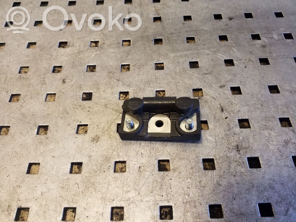 Audi A4 S4 B8 8K Pystyantennin suodatin 