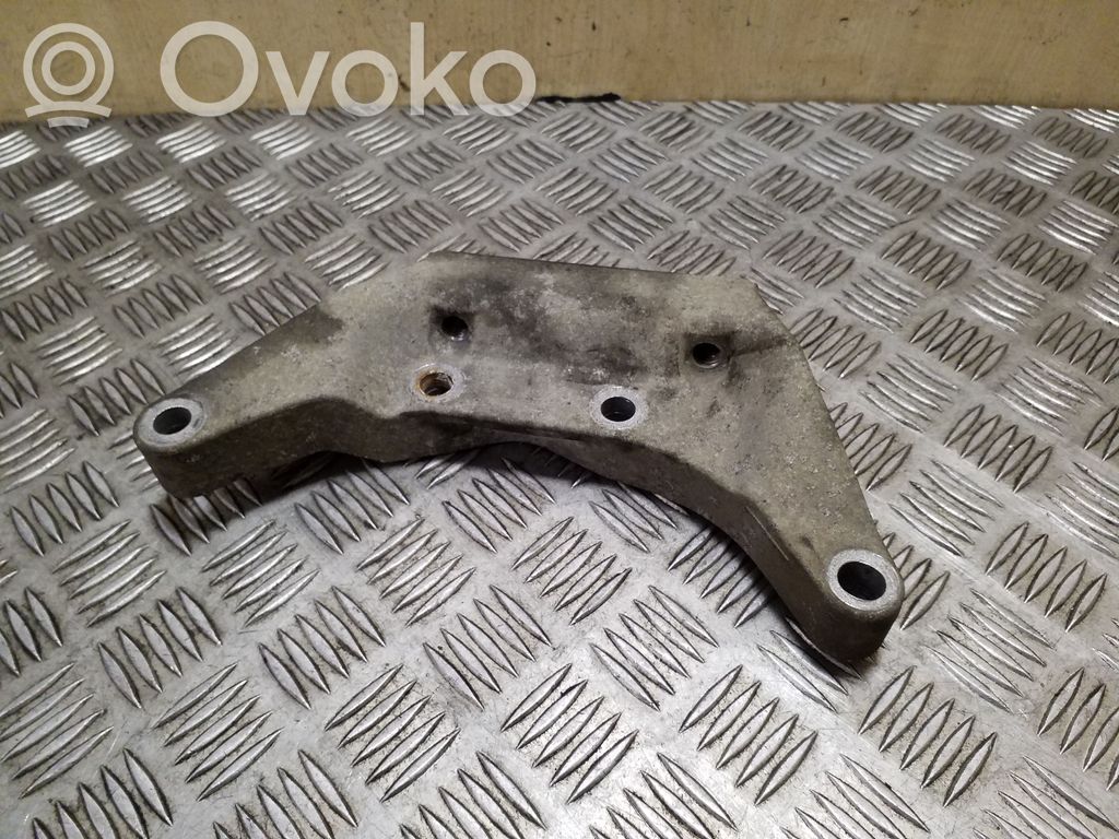 Volvo XC70 Gearbox mounting bracket 