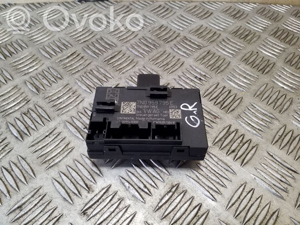 Unidad de control/módulo de la puerta   7N0959795E,2840099410300