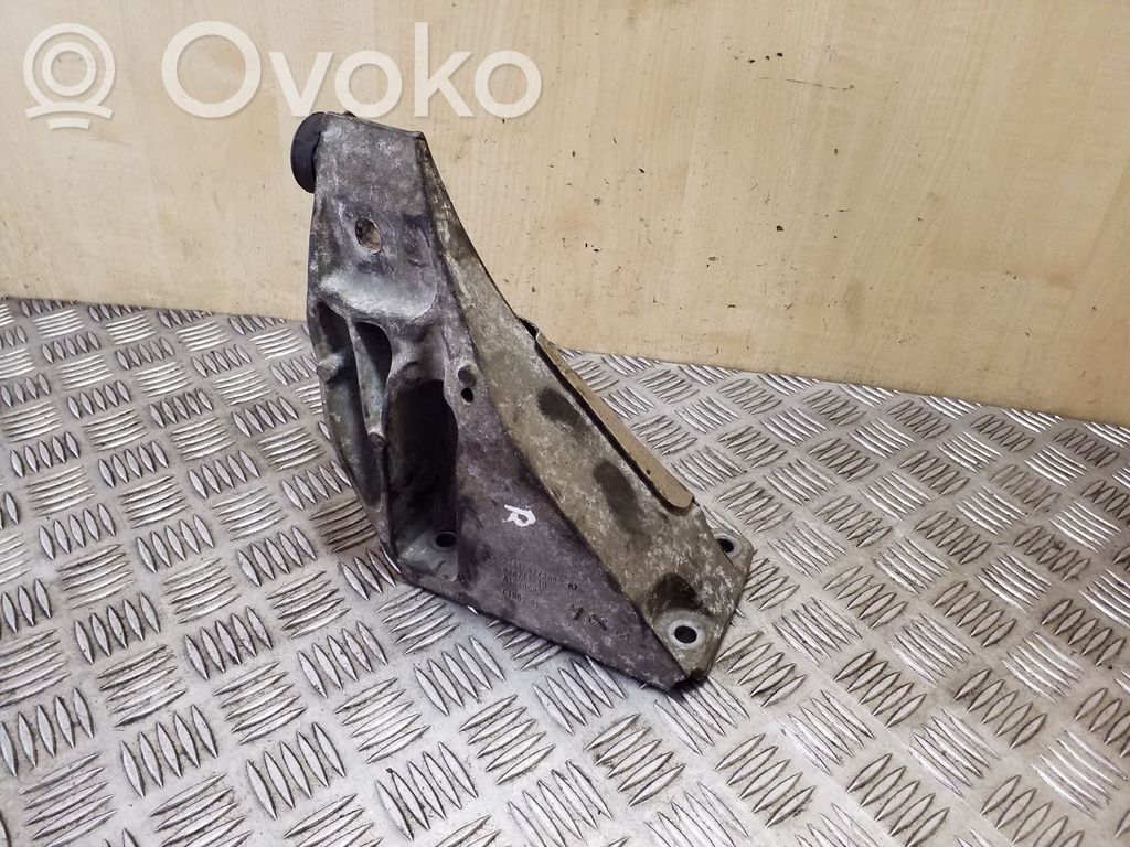 BMW X5 E70 Engine mounting bracket 