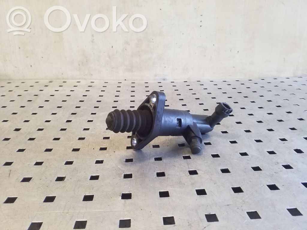 Volkswagen PASSAT B8 Cilindro de embrague hidráulico