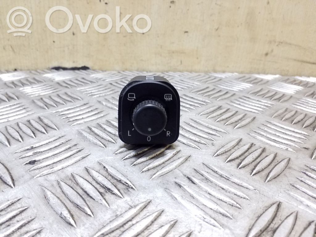 Sivupeilin kytkin   1K0959565K