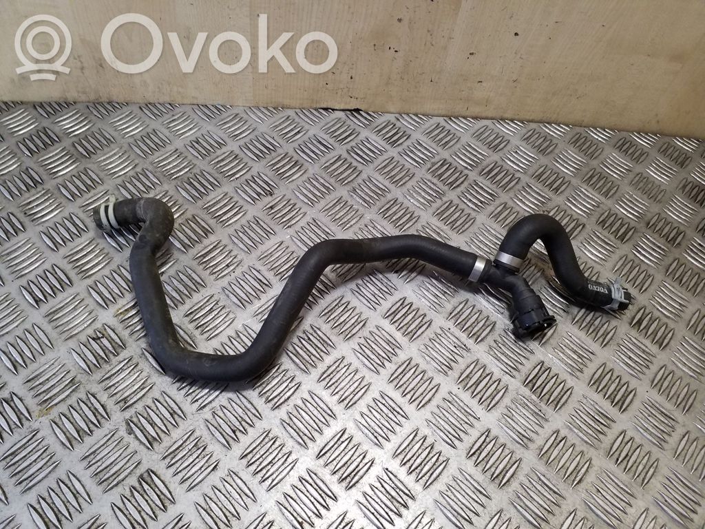 Volvo XC90 Engine coolant pipe/hose 