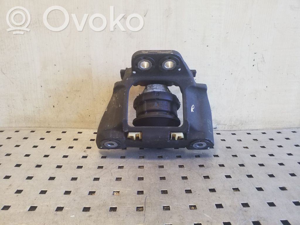 Volvo XC90 Engine mount bracket 