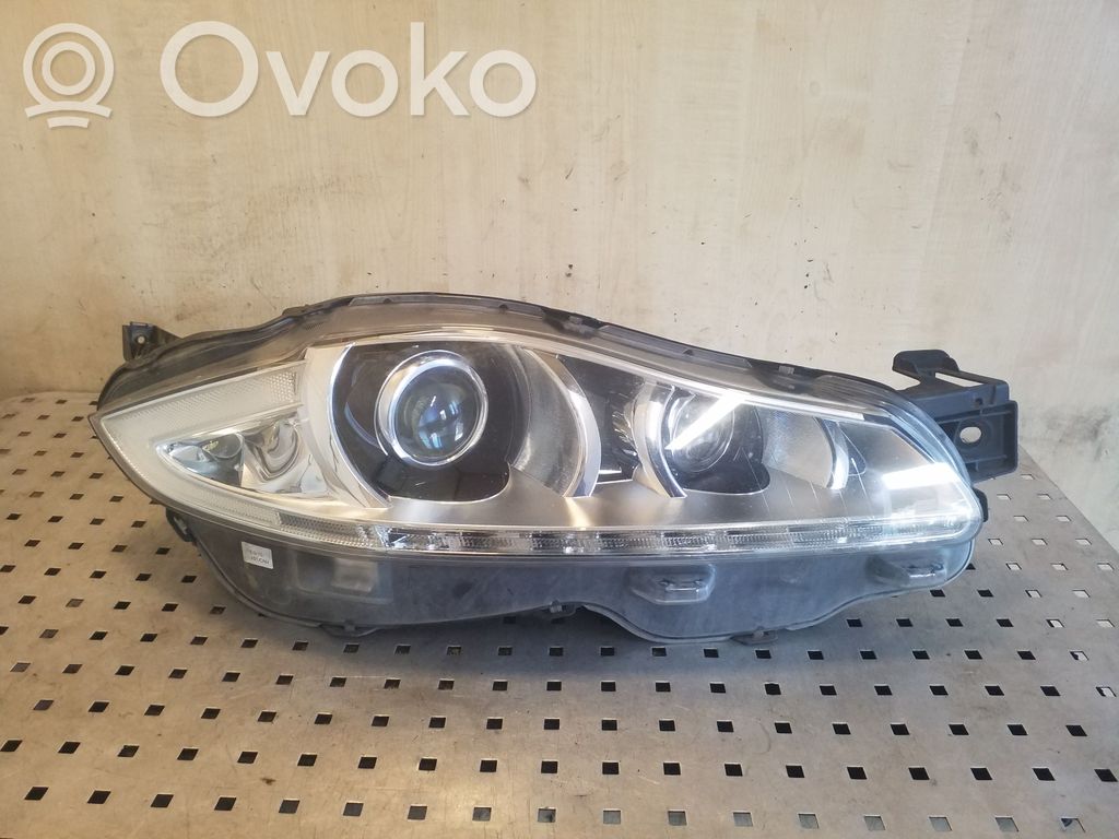 Jaguar XJL Lampa przednia 