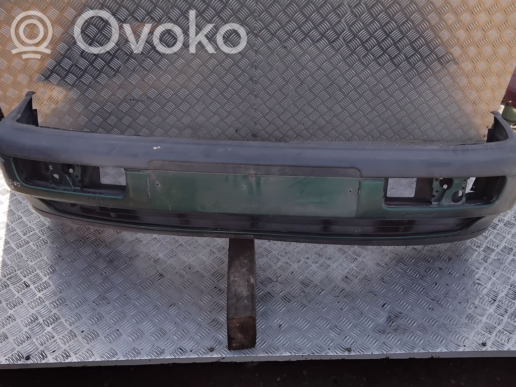 Volkswagen PASSAT B4 Parachoques delantero 