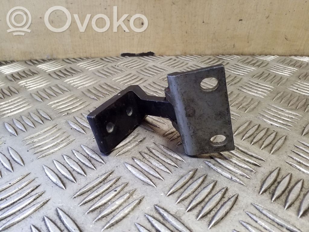 Audi 100 S4 C4 Takaoven yläsarana