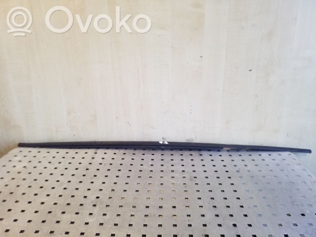Citroen C4 Grand Picasso Takaoven lasin muotolista