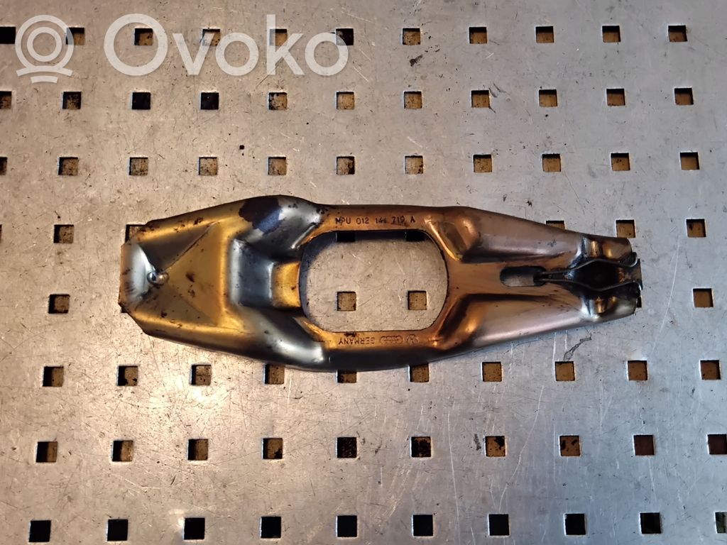 Kytkimen irrotushaarukka   012141719A