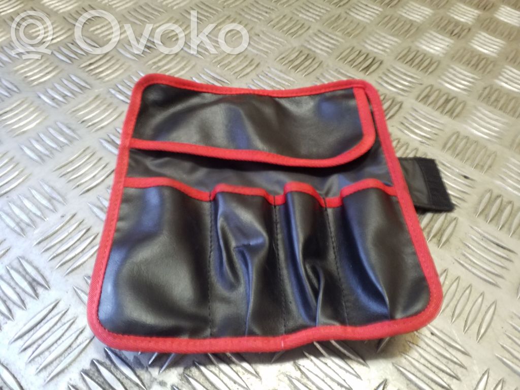 BMW 5 GT F07 Tool box 