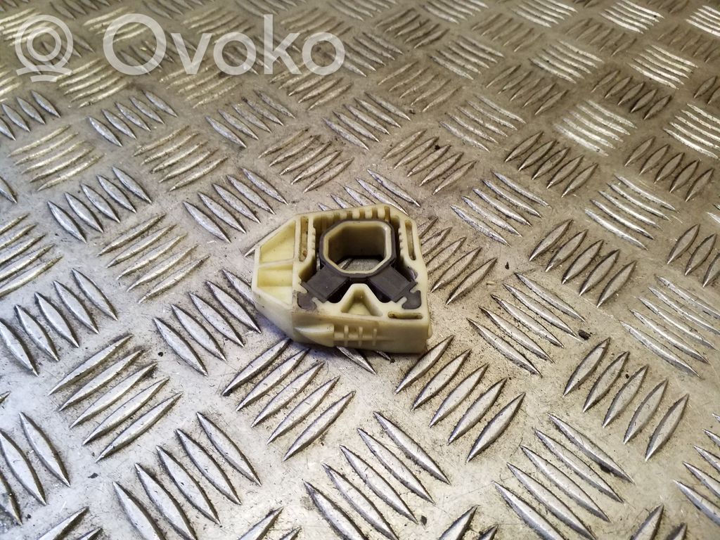 Volkswagen Caddy Staffa di montaggio del radiatore