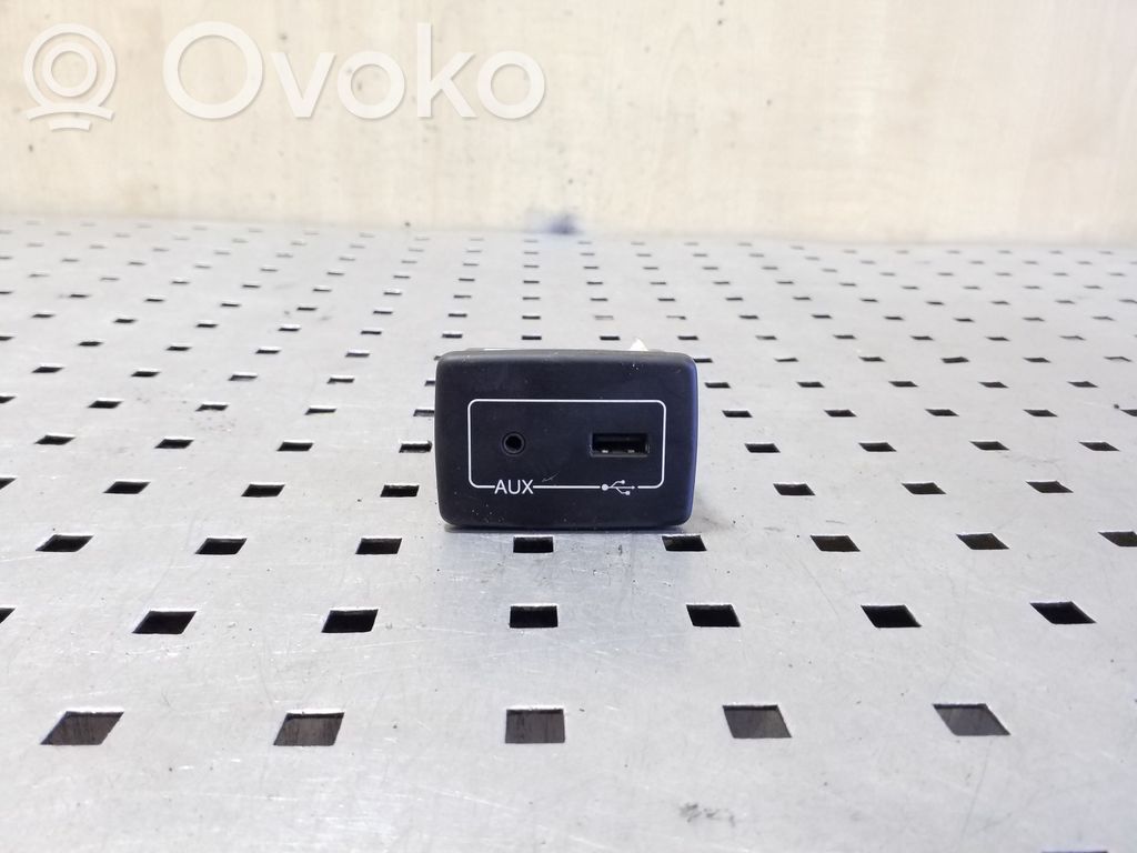 Fiat Ducato Enchufe conector entrada auxiliar 