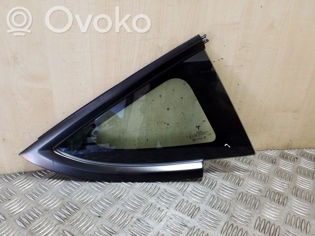 Tesla Model 3 Vidrio lateral trasero 