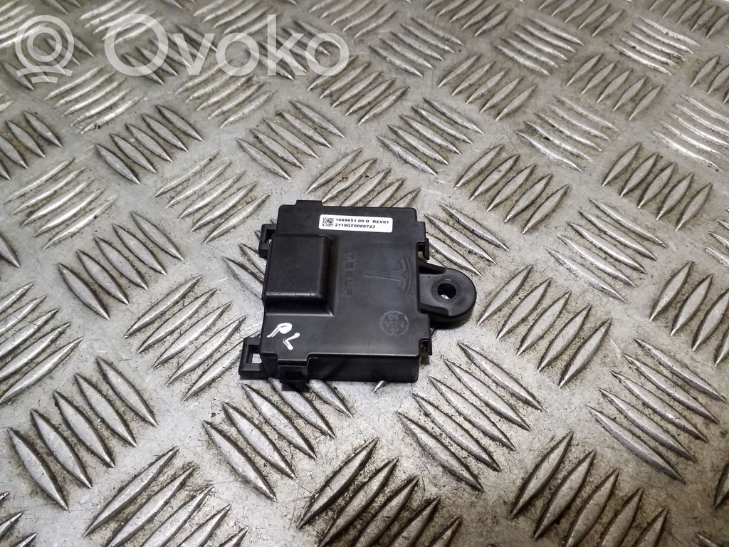 Tesla Model S Door control unit/module 