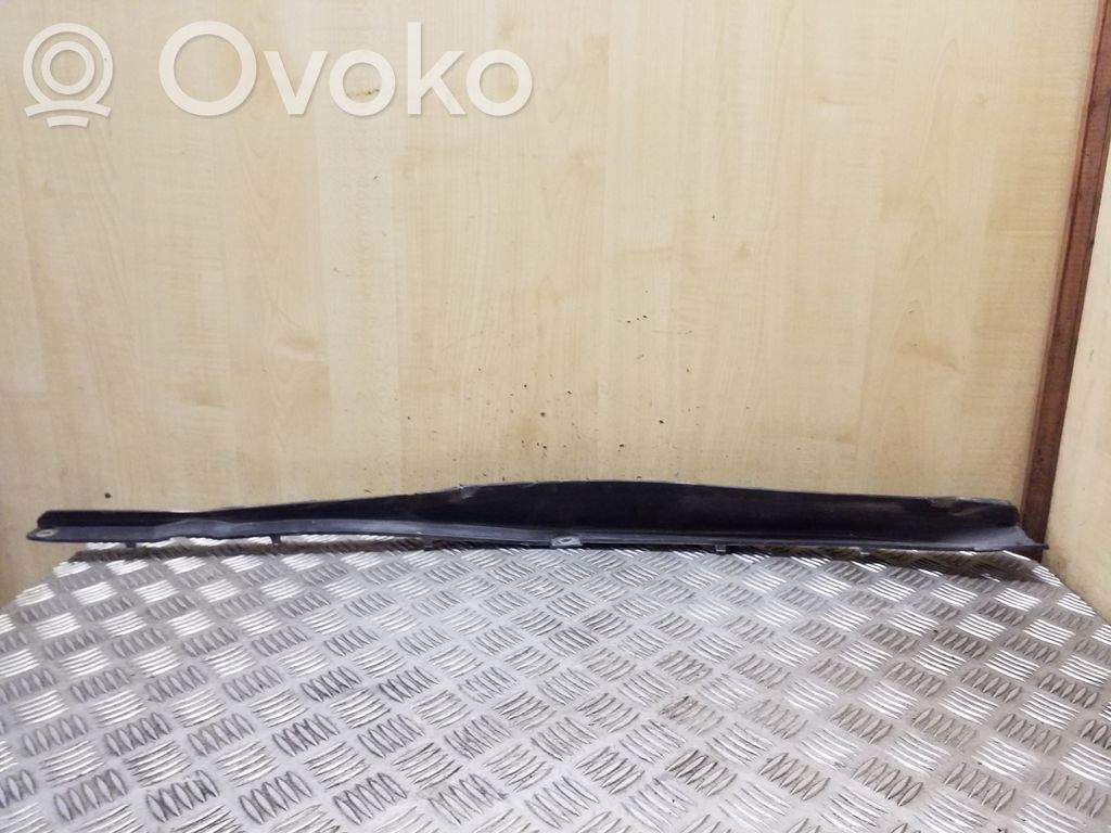 Tesla Model S Kita dugno detalė 