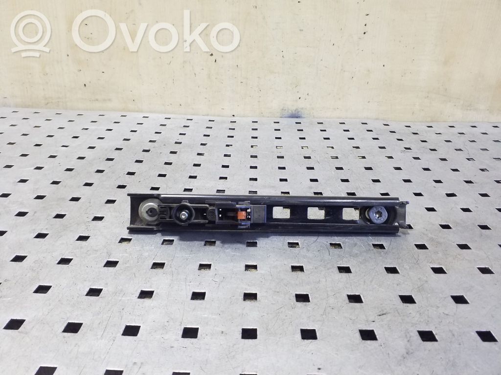 Nissan NV400 Riel de ajuste del cinturón de seguridad 