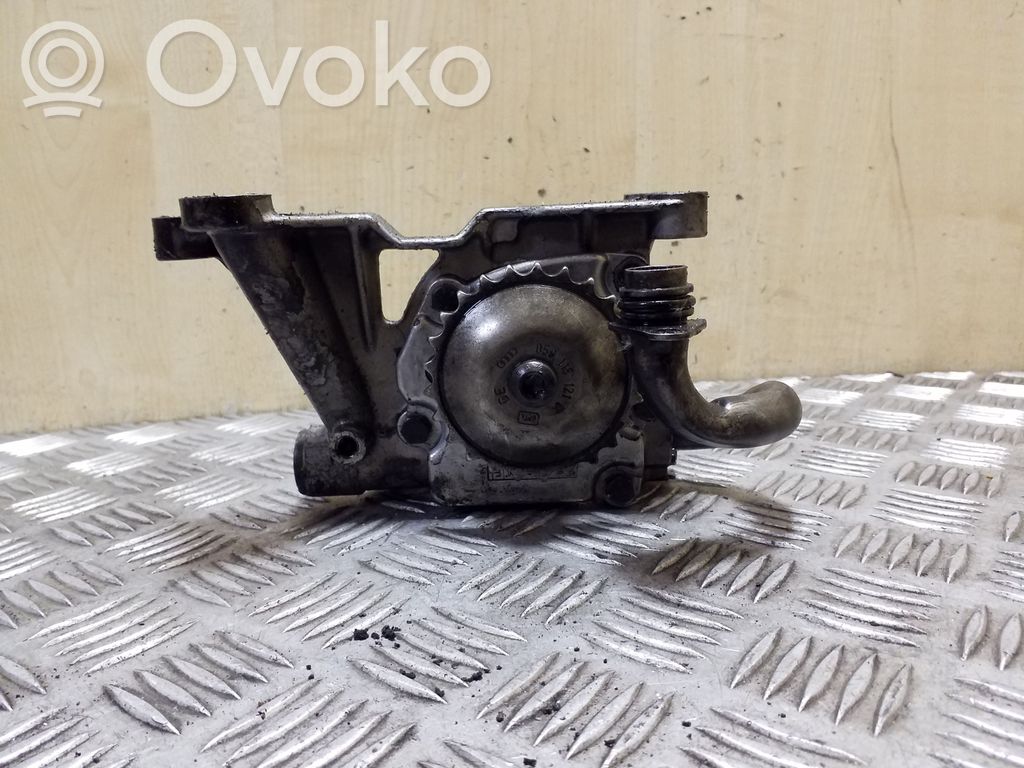 Audi A6 S6 C5 4B Eļļas sūknis 