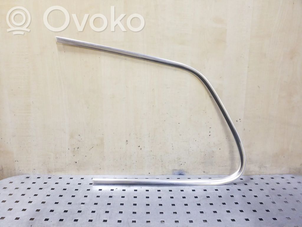 Volkswagen Touareg II Ramă geam lateral spate 