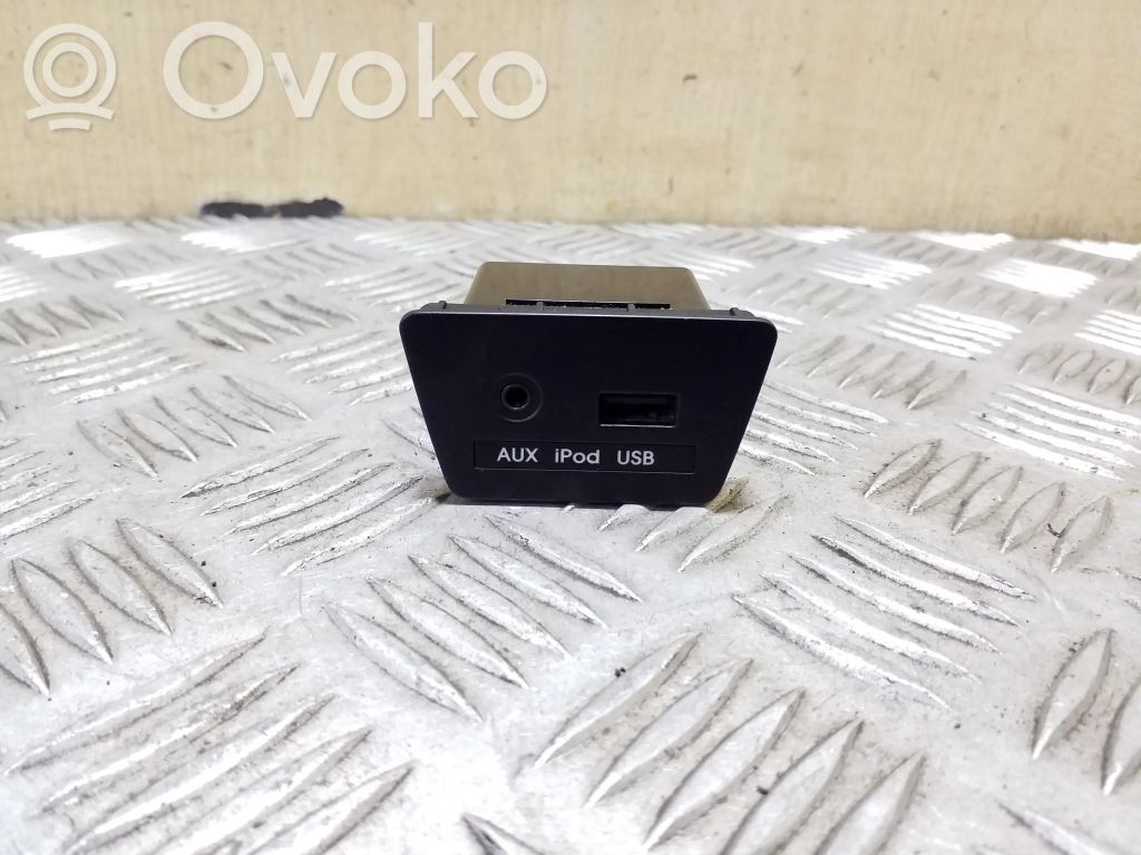 Hyundai ix35 Enchufe conector entrada auxiliar 