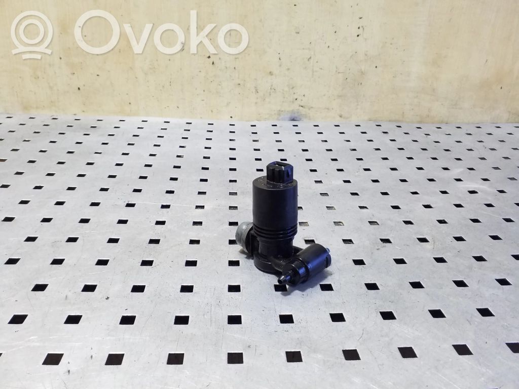 Land Rover Freelander 2 - LR2 Windscreen/windshield washer pump 