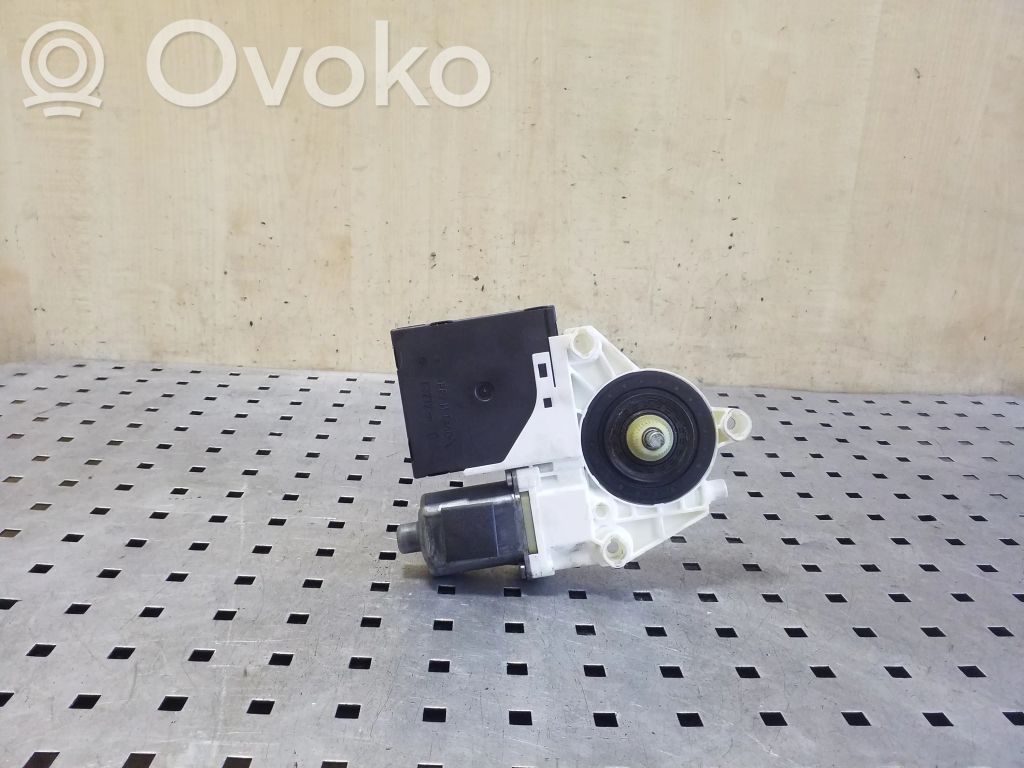 Audi A3 S3 8P Silnik regulatora szyby drzwi przednich 