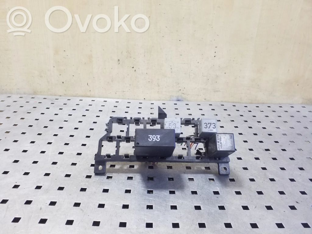 Audi A6 S6 C5 4B Bloque de montaje de relé 