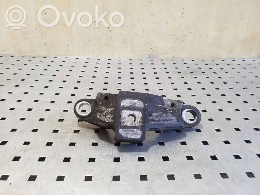 Ford Mondeo MK V Engine mounting bracket 