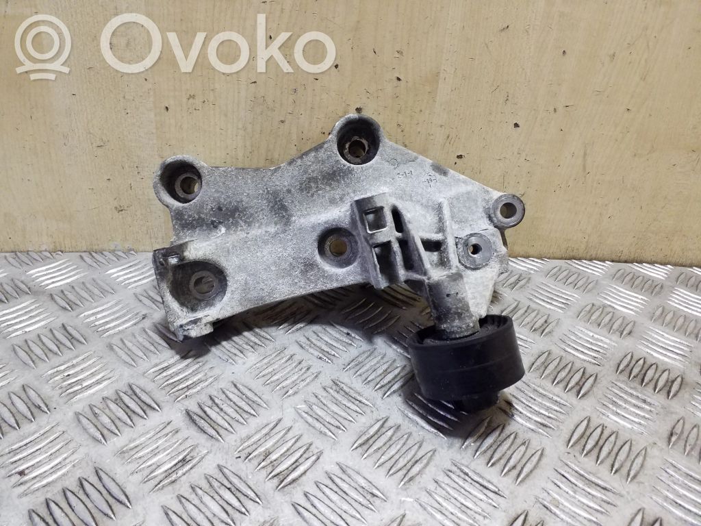 Nissan X-Trail T32 Supporto del generatore/alternatore 