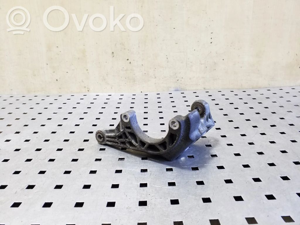 Porsche Cayenne (92A) Power steering pump mounting bracket 
