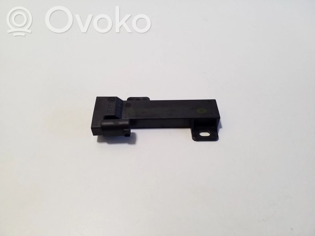 Jeep Cherokee KL Pystyantennivahvistin 